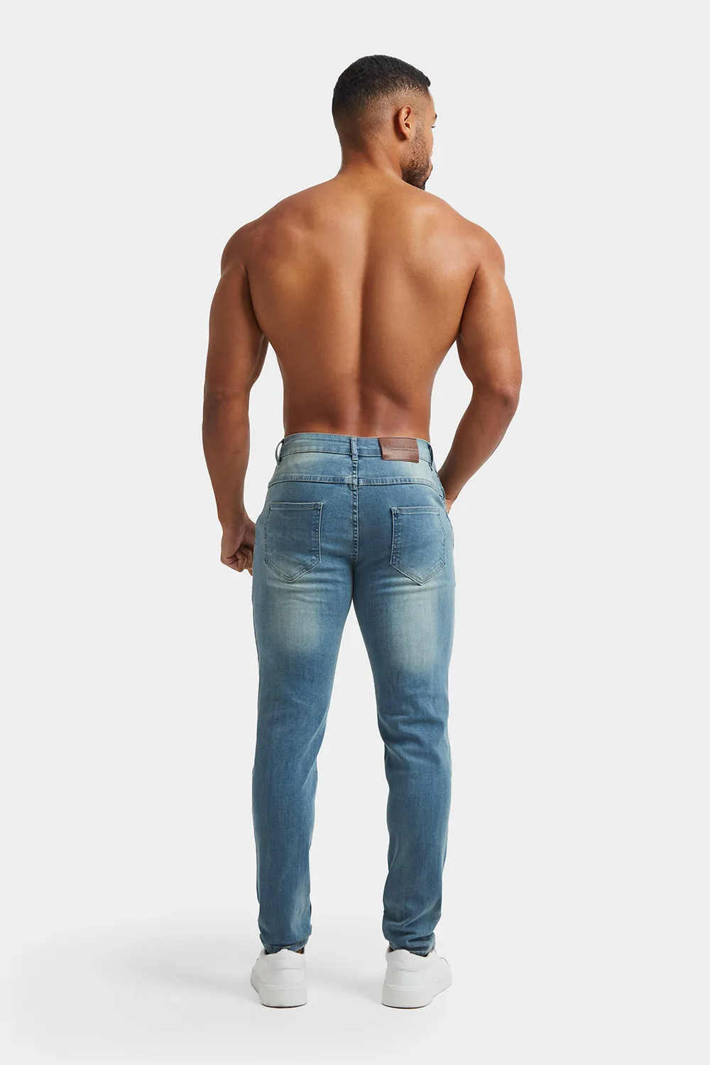 Athletic Fit Jeans in Light Blue