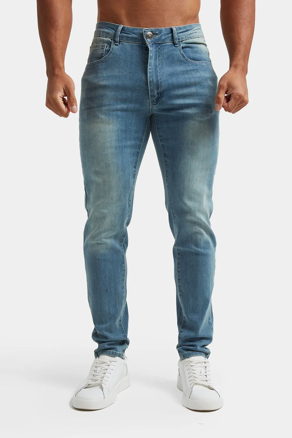 Athletic Fit Jeans in Light Blue