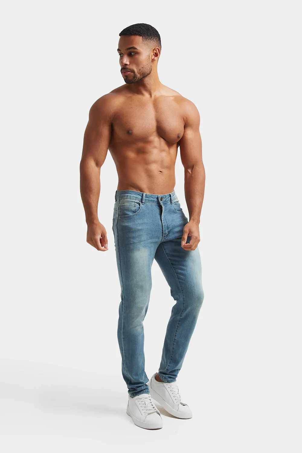 Athletic Fit Jeans in Light Blue
