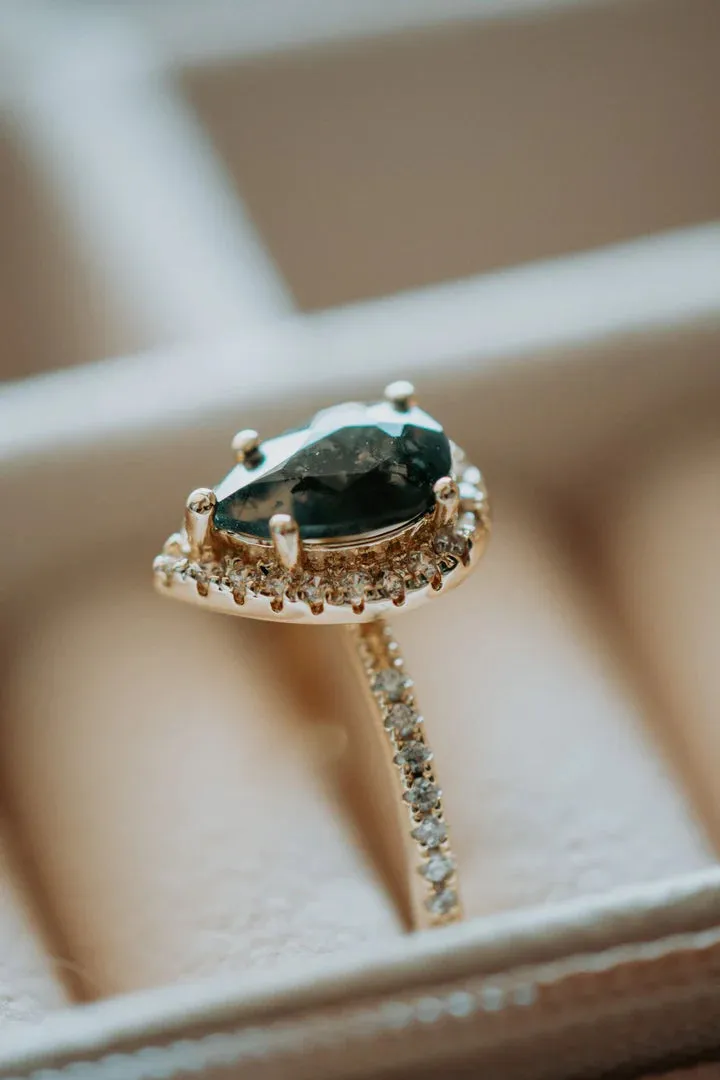 Celia Pear Cut Moss Agate Ring (Gold)