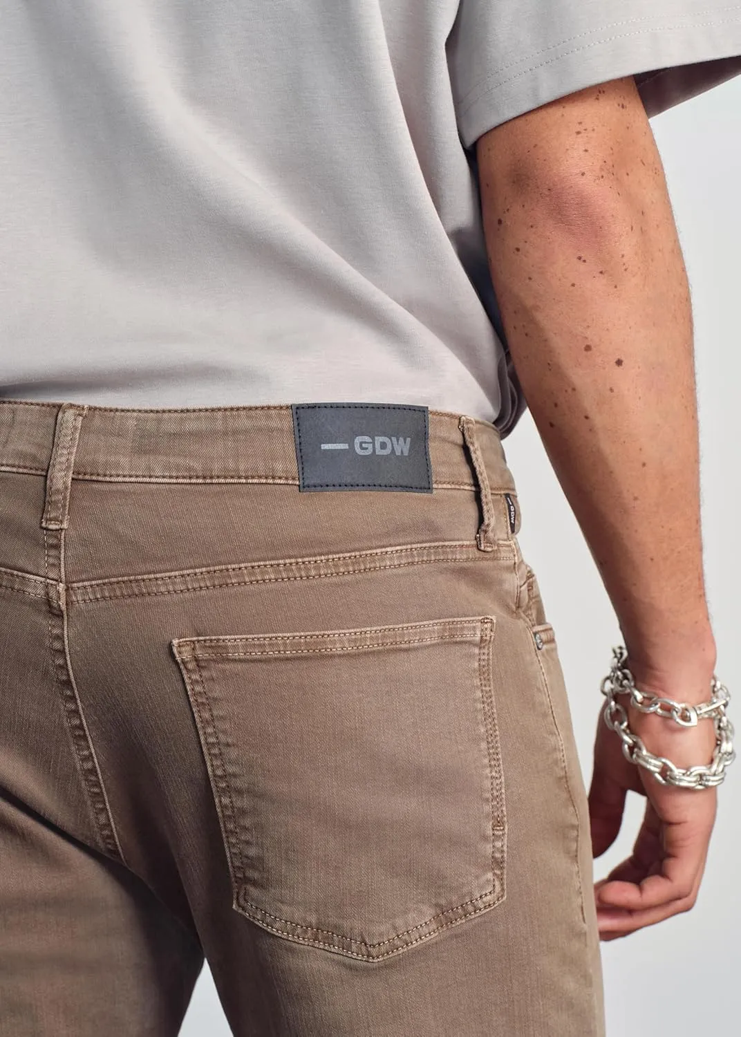 Roam Men's Mid Rise Relaxed Straight Leg Jeans
